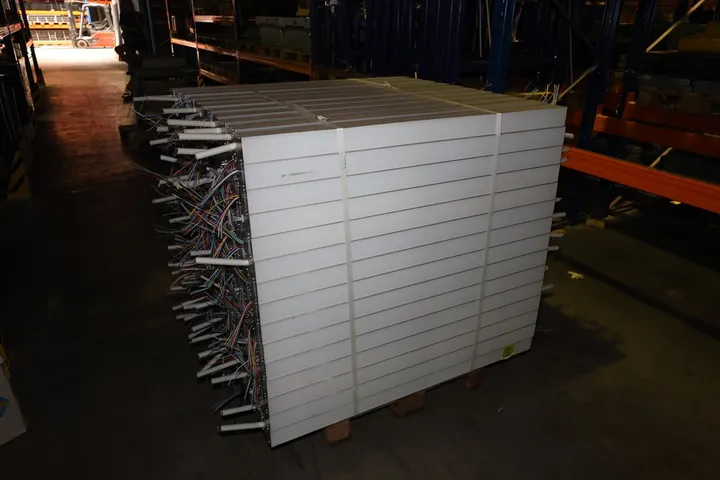 1 x Palette KEC - Linea LED - Leuchte L.: 125 cm